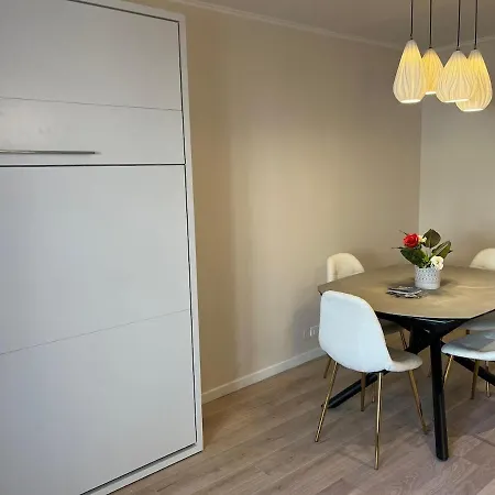 4 People Hyper Centre And Air Conditioning Κάννες