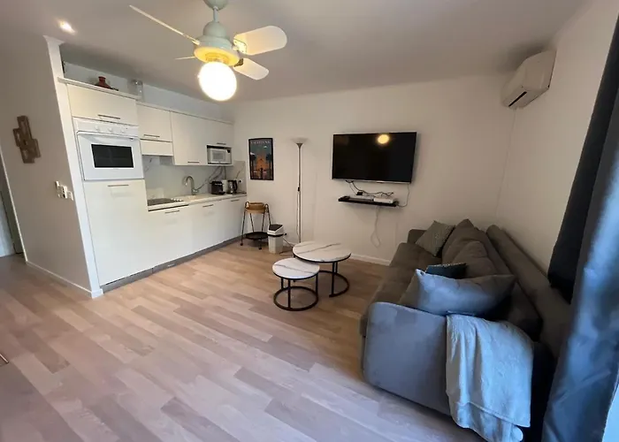 4 People Hyper Centre And Air Conditioning *